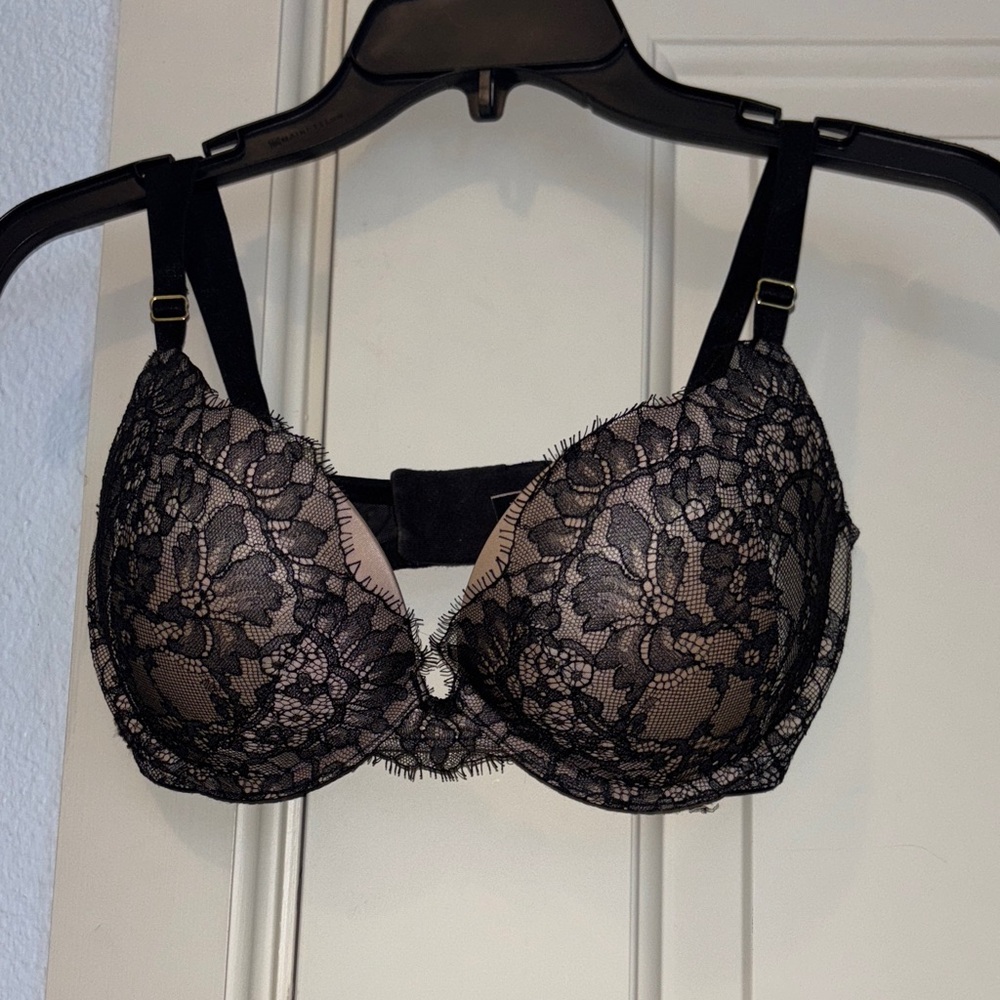 Victoria's Secret Black Lace very sexy push up Bra 32DD